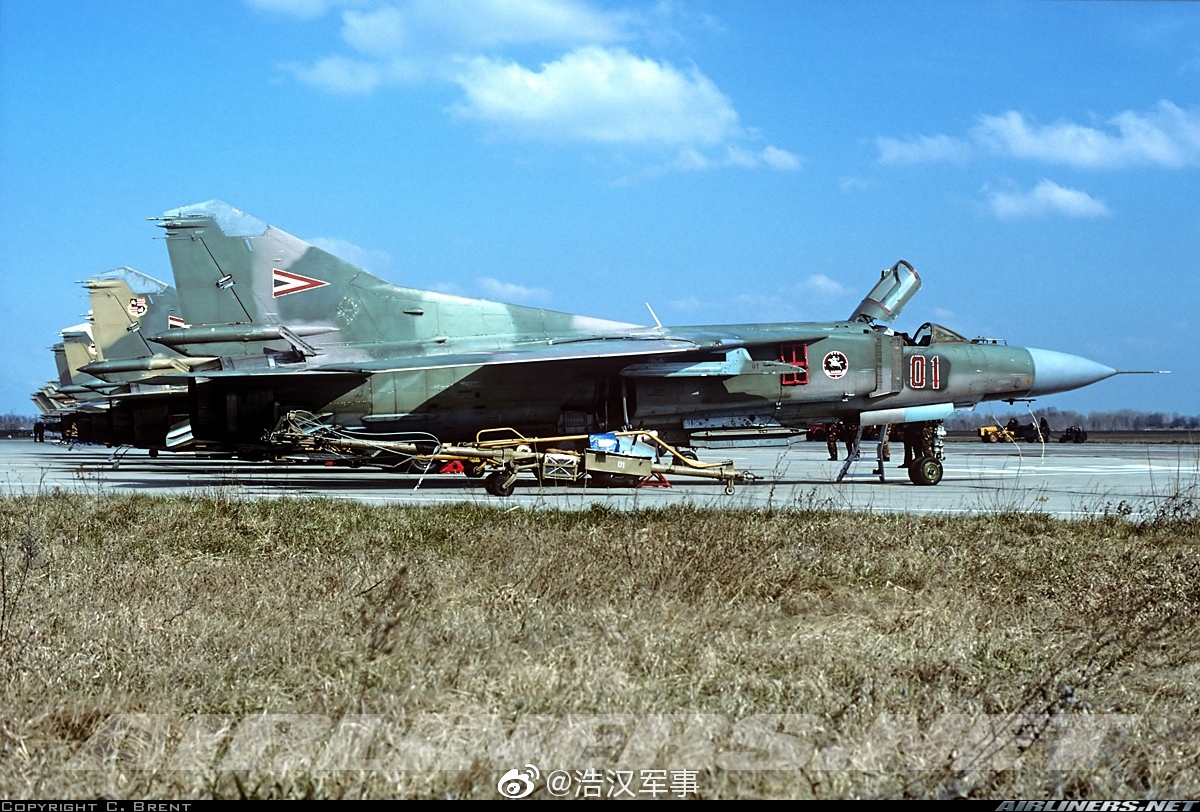 匈牙利空军第47战术战斗机团第47架米格-21和米格-23战斗机的训练飞行