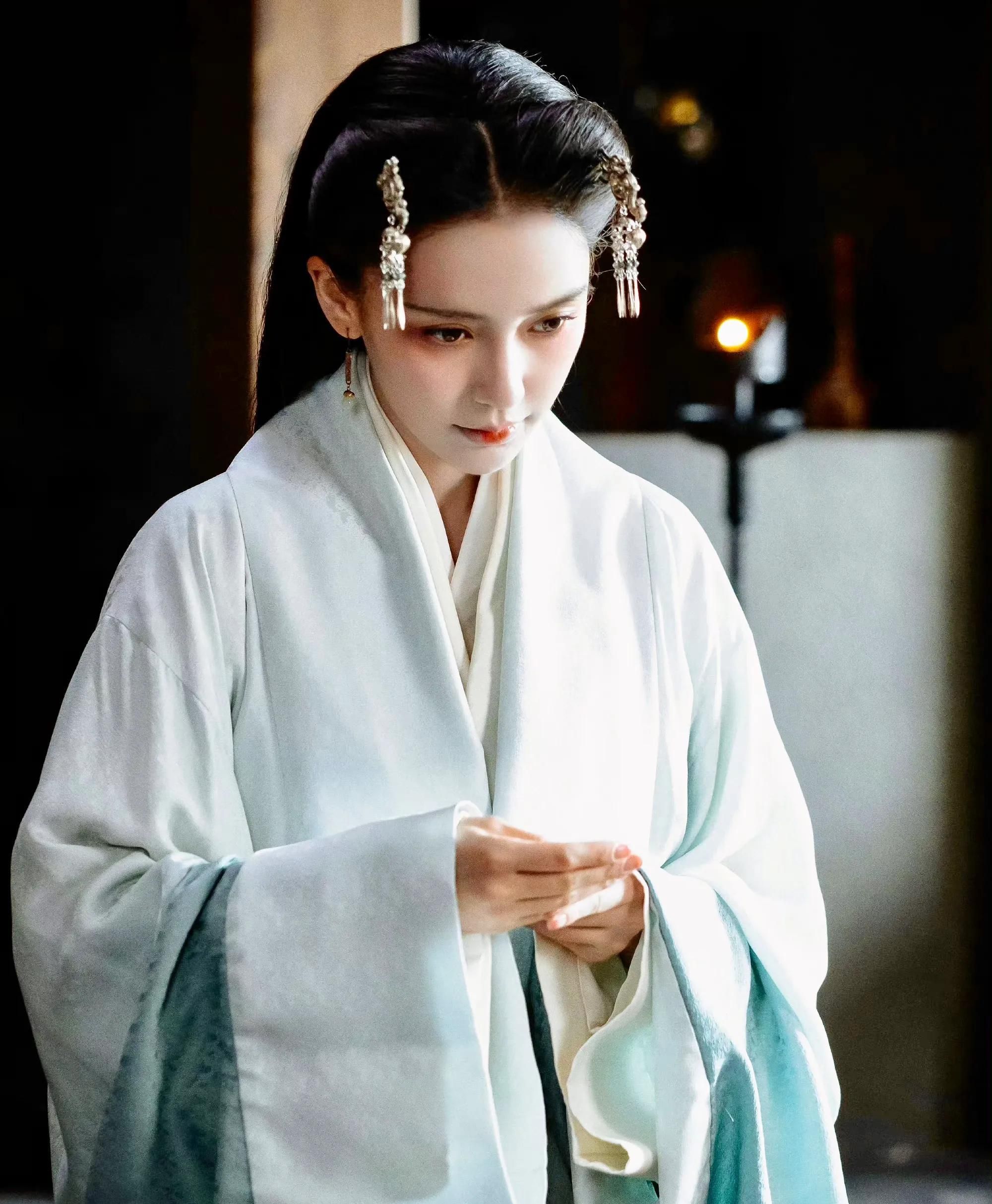 angelababy野心勃勃风起陇西却甘当六番事实证明她成功了