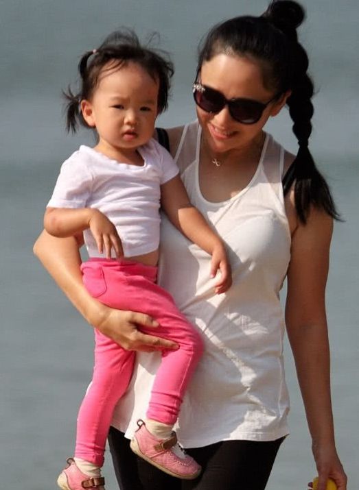 出道20年不温不火,嫁大3岁男星隐退,今40岁夫妻同框差距大|邵桐|杨蕊