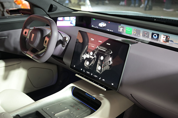 阿维塔12上市品鉴鸿蒙座舱huaweiads加持下的智能体验