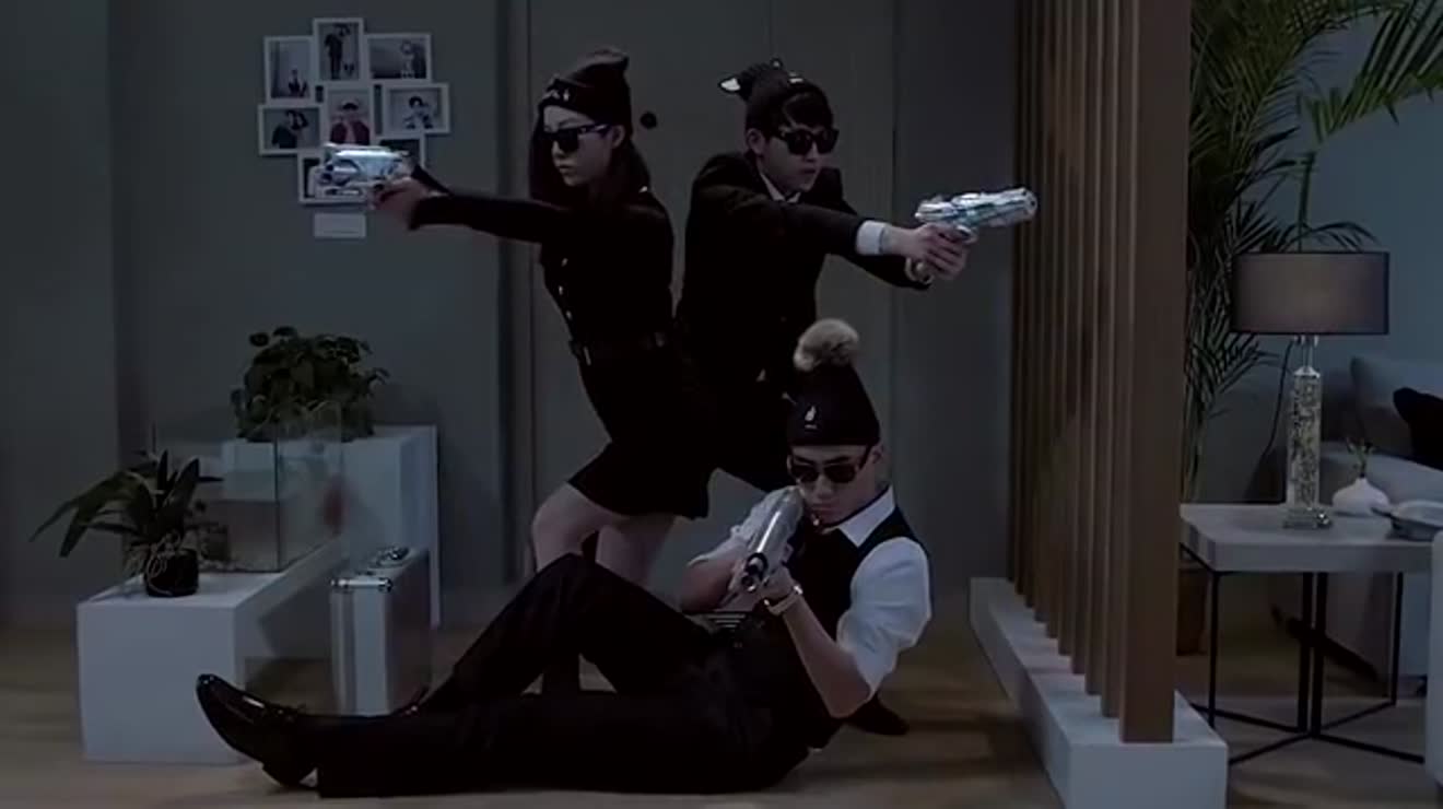 捉妖特工队三个人回到张凡家中寻找线索代号b振振有词