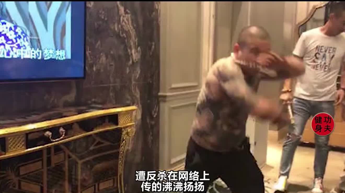 又一持刀被反杀这名综合格斗冠军的下场比昆山龙哥还惨