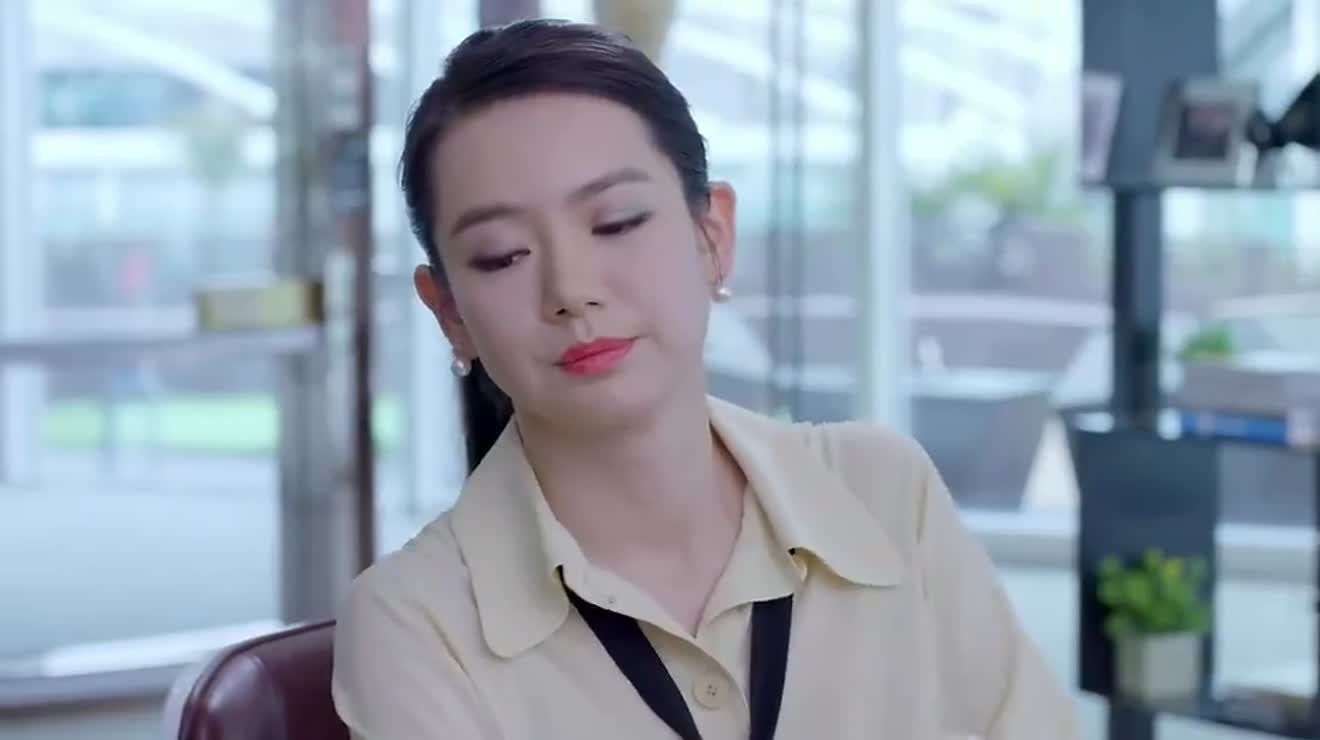 你好乔安贱男挑衅乔安蹩脚英文都说出来了惨遭乔安打脸