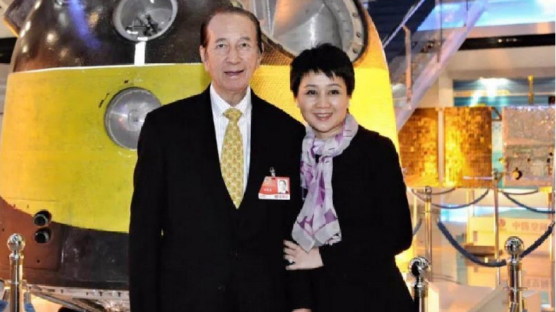 赌王四太梁安琪说：他是我最爱的男人，我不能让他不舒服|豪门|妻子|太太|儿女|家庭_新浪新闻