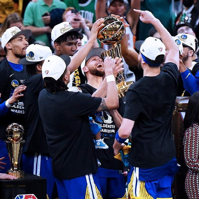 勇士官宣签约!库里成作家,勇士遭遇续约麻烦,威金斯恐成牺牲品休闲区蓝鸢梦想 - Www.slyday.coM 勇士官宣签约!库里成作家,勇士遭遇续约麻烦,威金斯恐成牺牲品休闲区蓝鸢梦想 - Www.slyday.coM