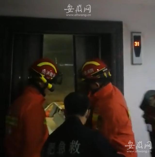 电梯急速上升至31层致一名业主多处骨折 事发合肥江南新里程小区休闲区蓝鸢梦想 - Www.slyday.coM