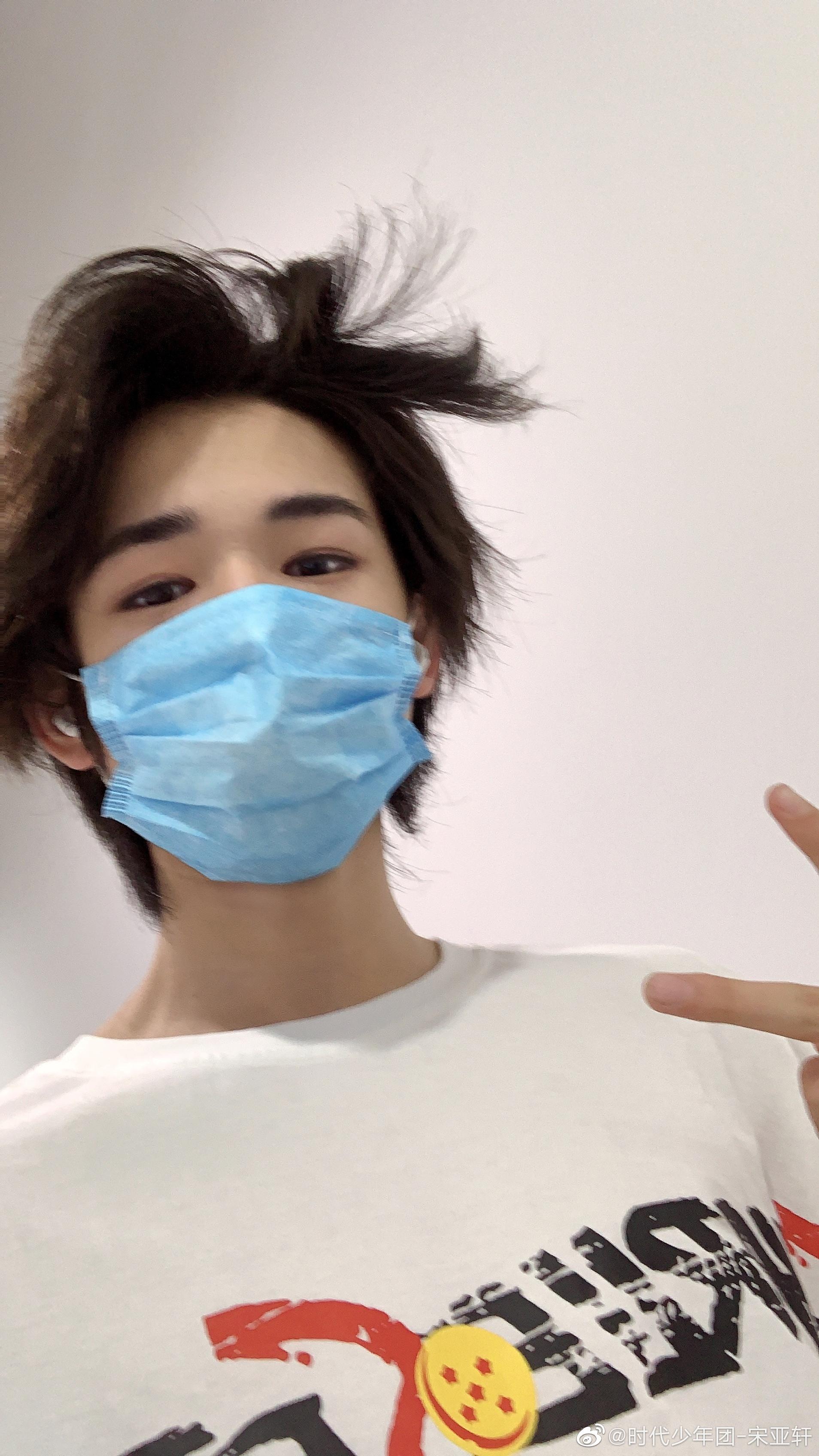 早安~来跟拥有放浪不羁发型的宋人头老师打招呼吧u1s