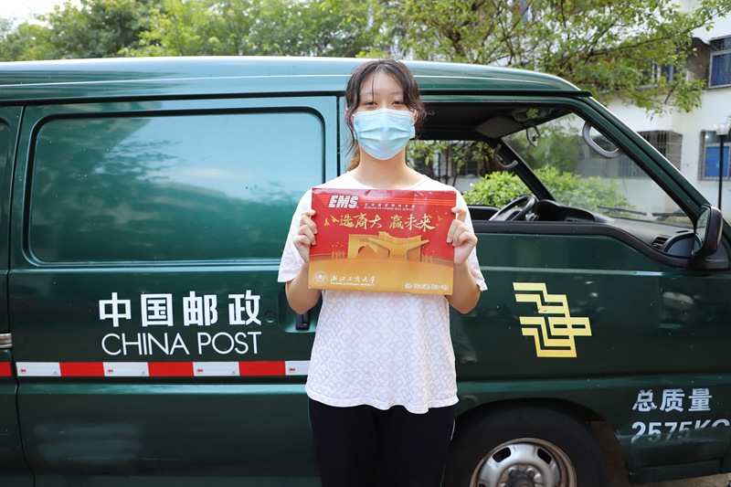 海南今年首封高考录取通知书投出 考生：太快了休闲区蓝鸢梦想 - Www.slyday.coM