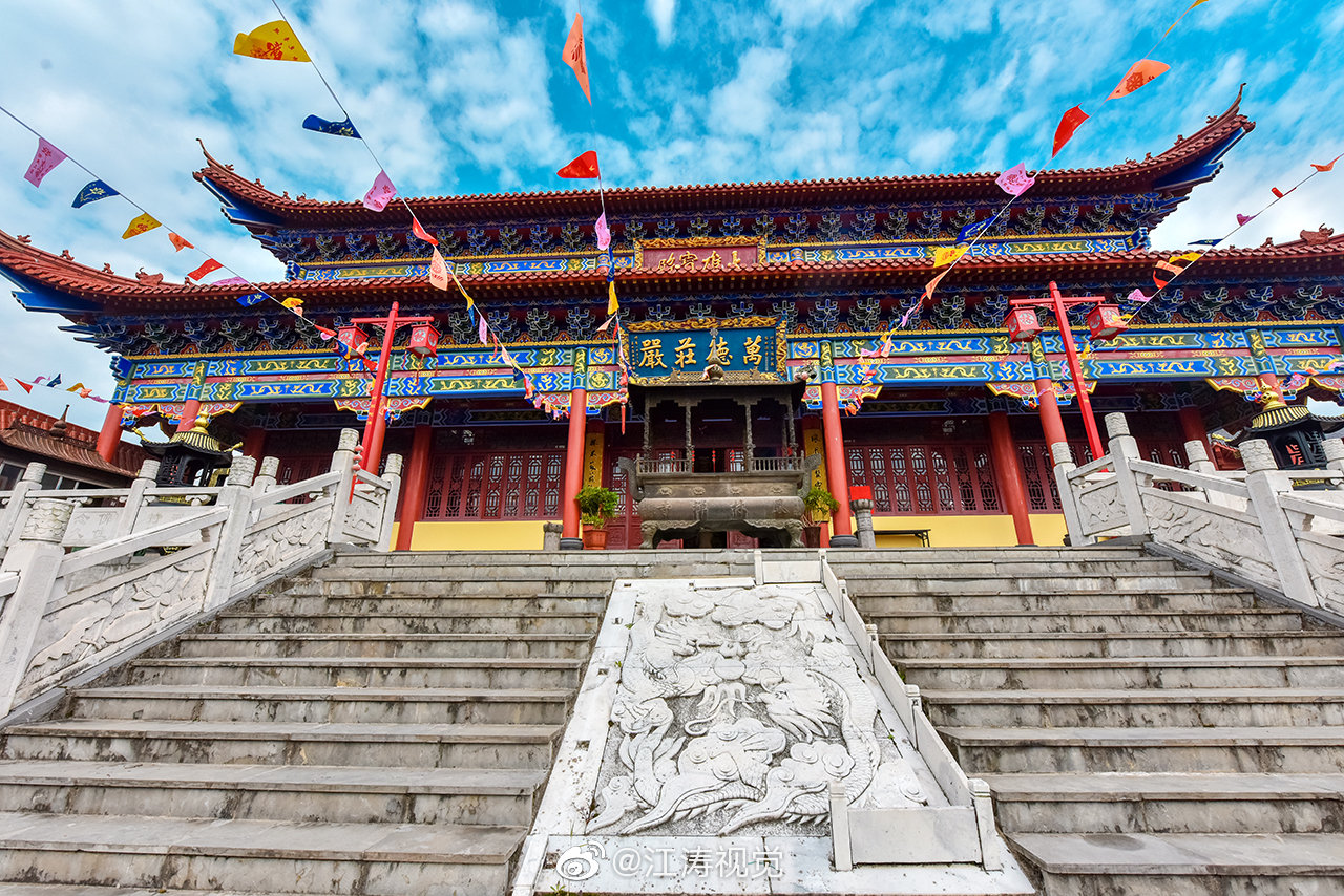 鸡笼山位于安徽马鞍山市和县境内是著名的佛教道教圣地