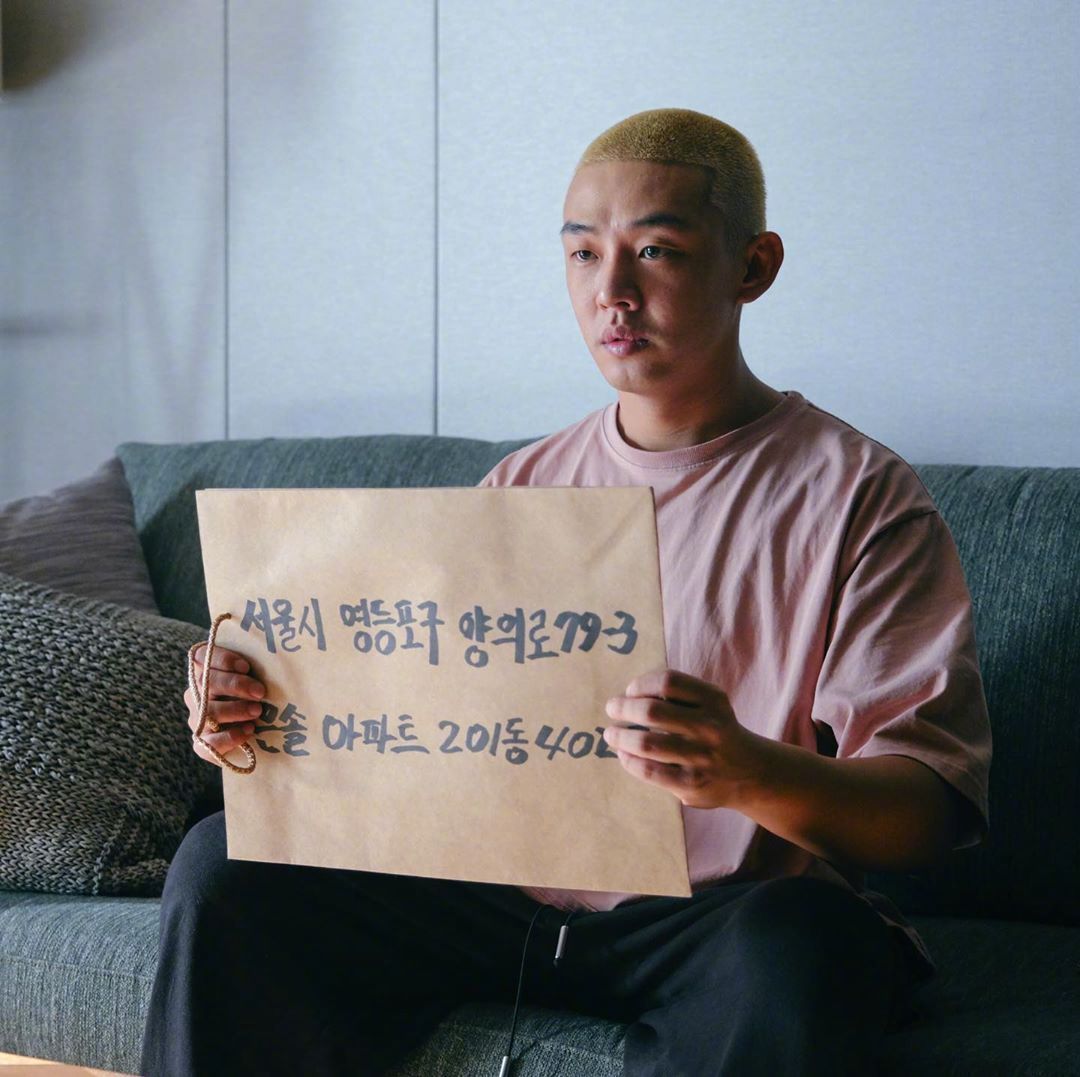 一波韩国丧尸灾难题材影片《活着》主演刘亚仁的剧照