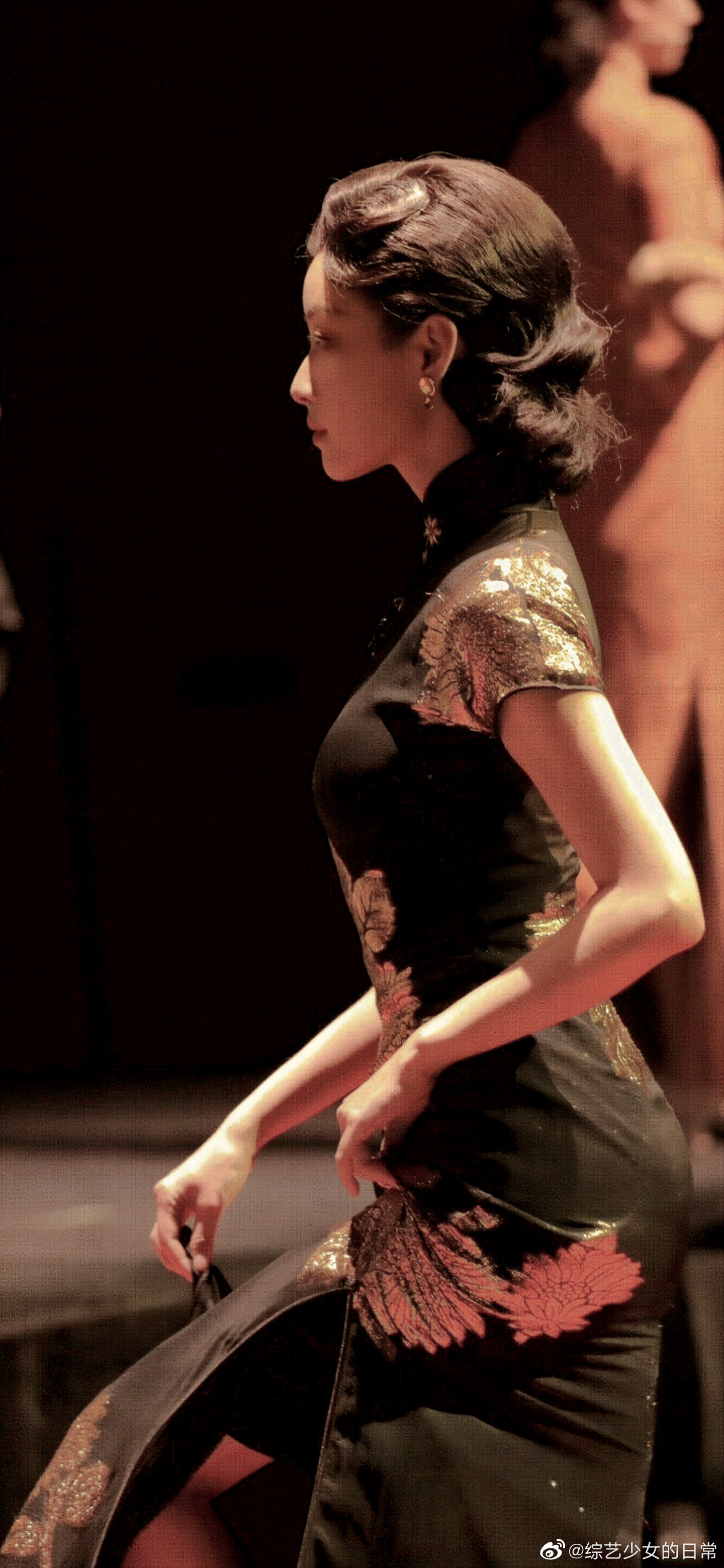 被穿旗袍的倪妮美晕 倪妮和旗袍的适配度简直是百分之百!__财经头条