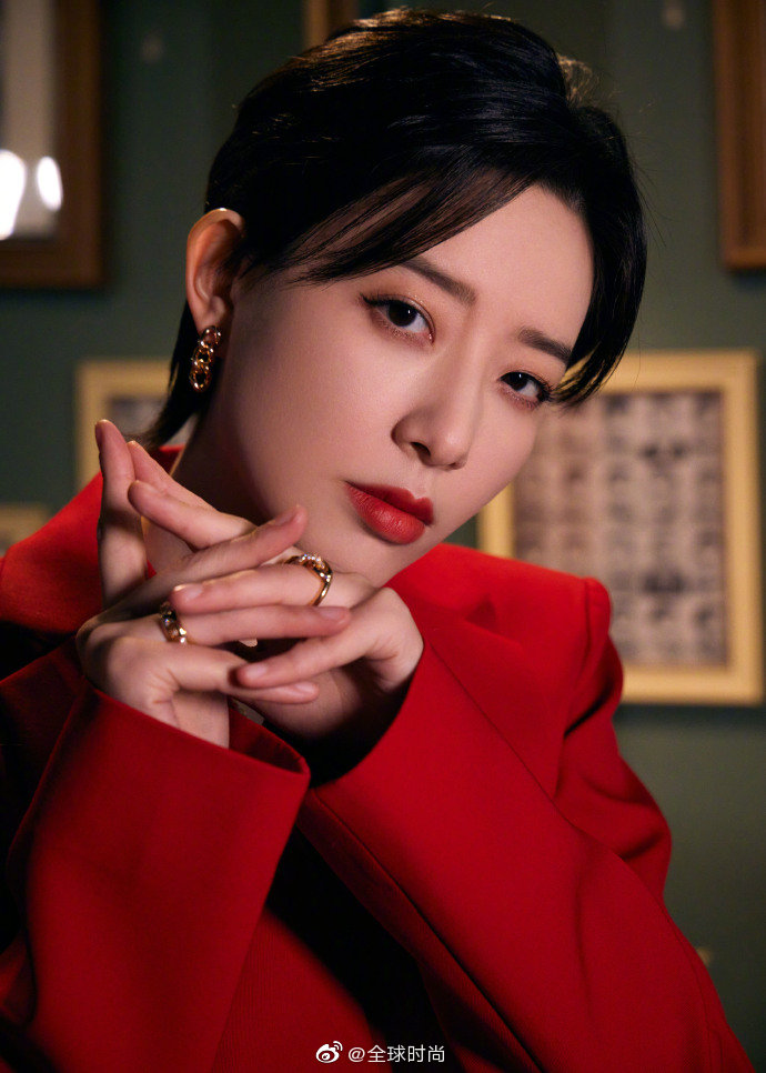 李斯丹妮央视元宵晚会造型……__财经头条