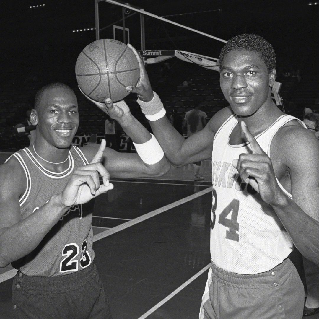 1984年的今天,芝加哥公牛在选秀大会上选中了迈克尔-乔丹