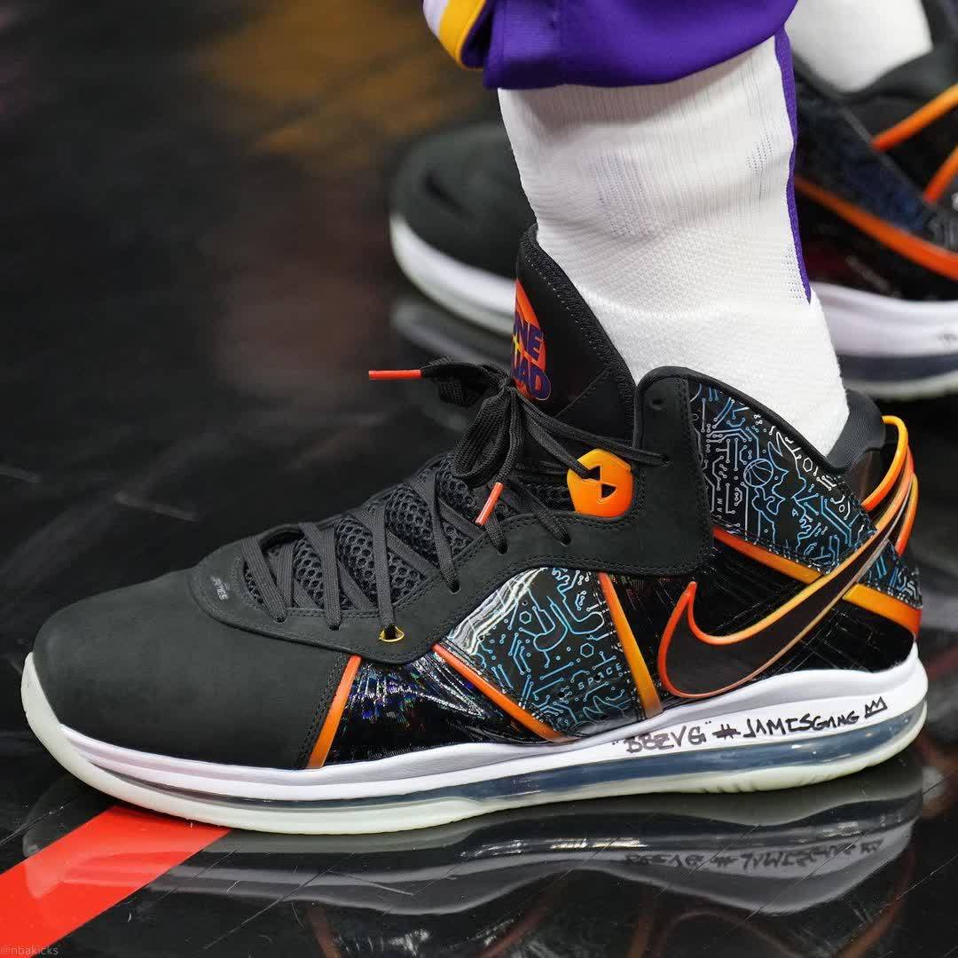 今天老詹穿了双lebron 8 空中大灌篮__财经头条