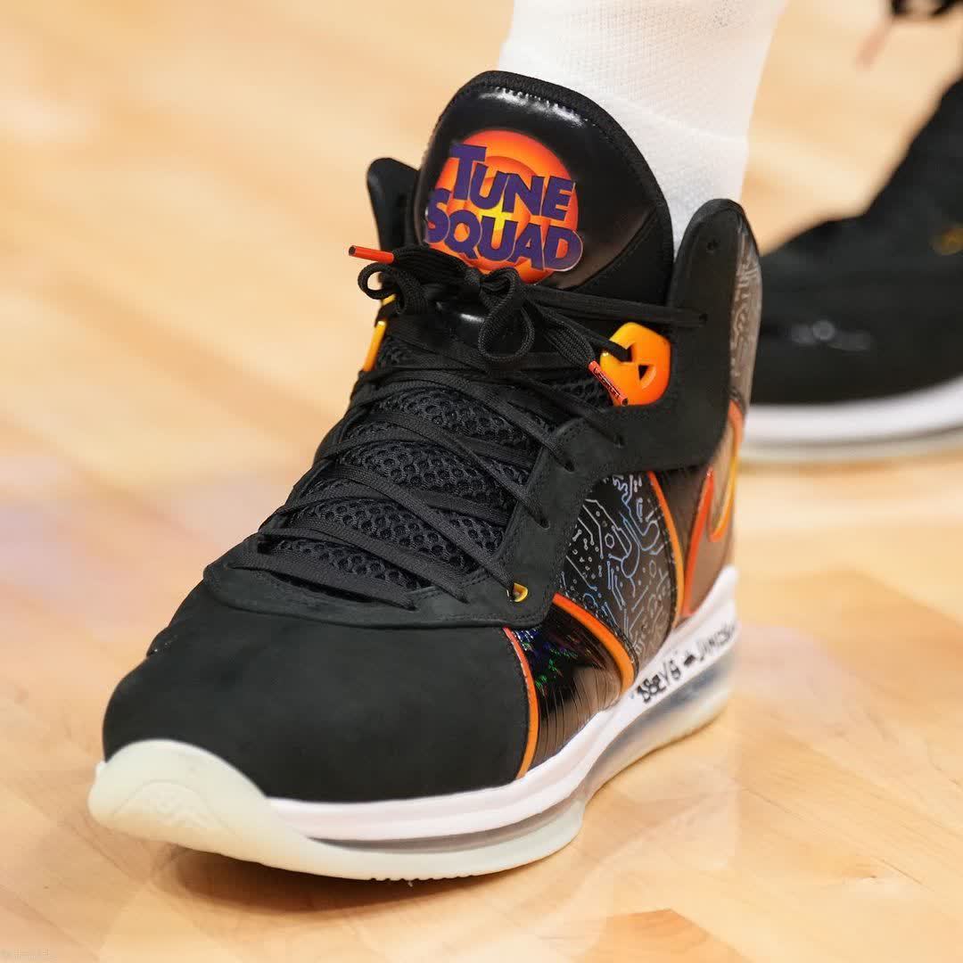 今天老詹穿了双lebron 8 空中大灌篮__财经头条