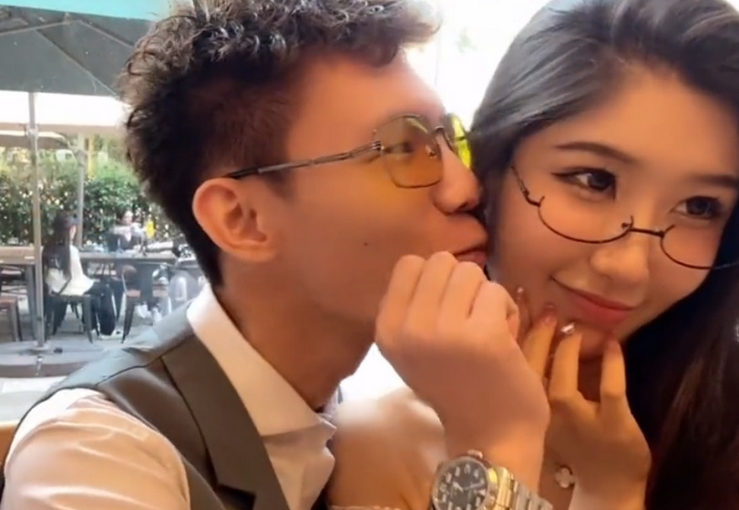 DFM先下一城击败RNG,日本选手经典大拇指庆祝,张导:太会整活了休闲区蓝鸢梦想 - Www.slyday.coM DFM先下一城击败RNG,日本选手经典大拇指庆祝,张导:太会整活了休闲区蓝鸢梦想 - Www.slyday.coM