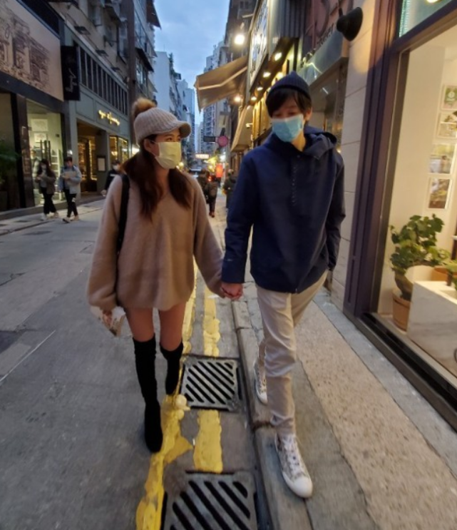 tvb绯闻小花与男友挽手甜蜜逛街 男友走岳母政策融入女方家里