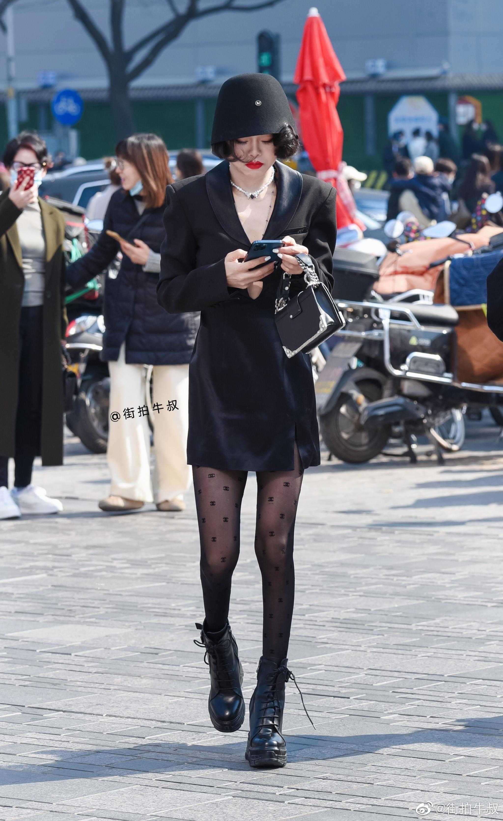 美女穿着名媛范的黑色西装裙出街2022-03-12 08:39:45快,考前看看这份