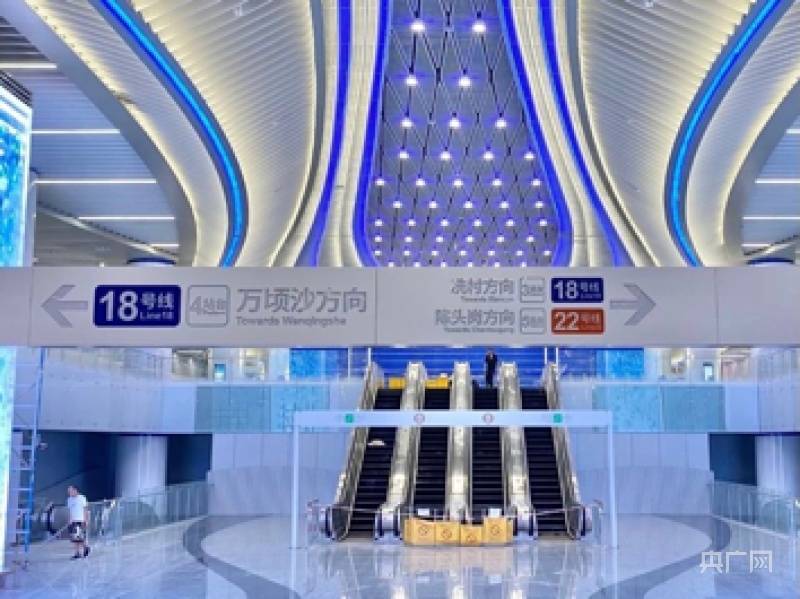 科技感时尚范广州地铁番禺广场站亮相