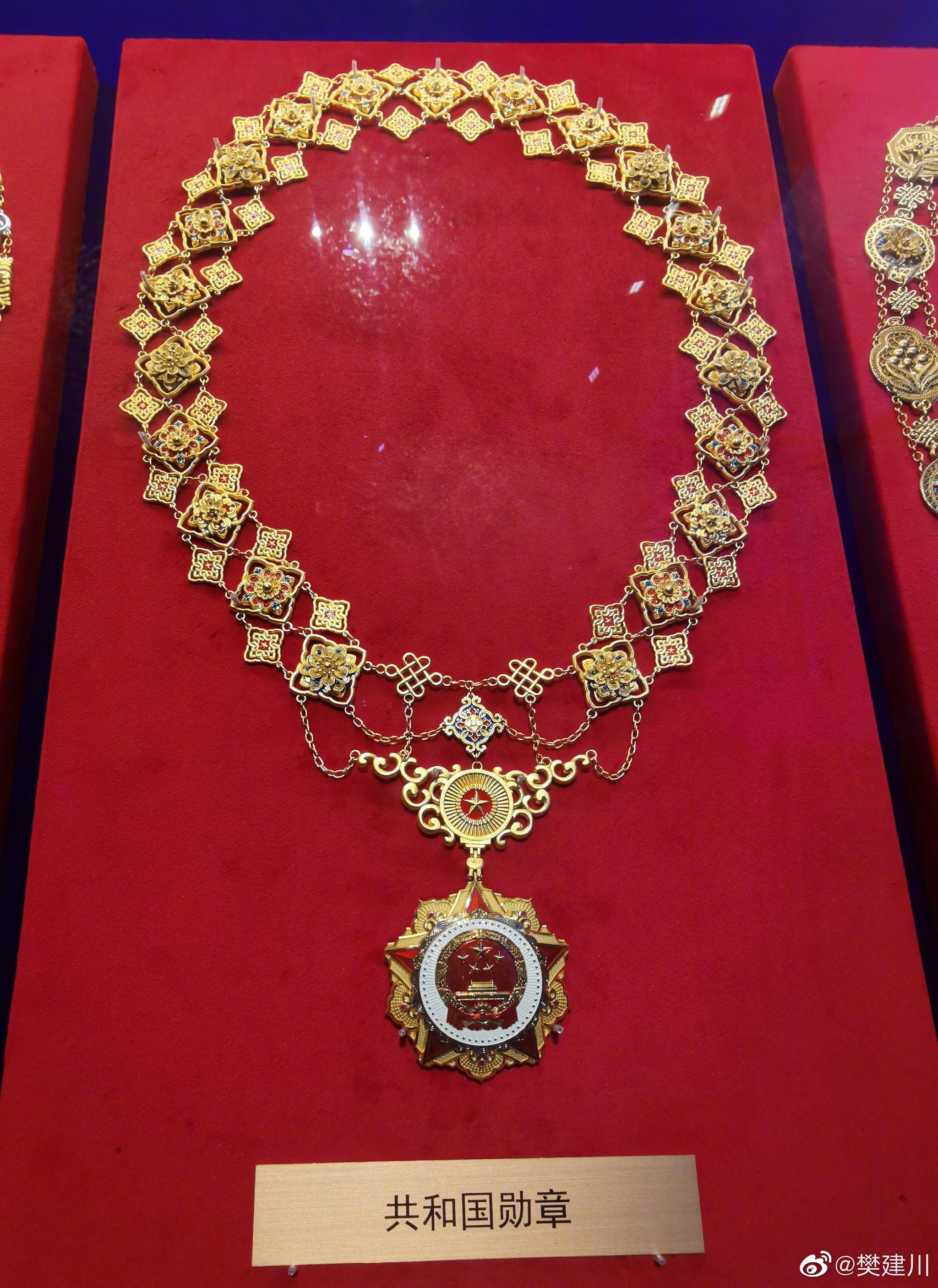 近距离观看:国家荣誉称号勋章,友谊勋章,共和国勋章|共和国|勋章|荣誉