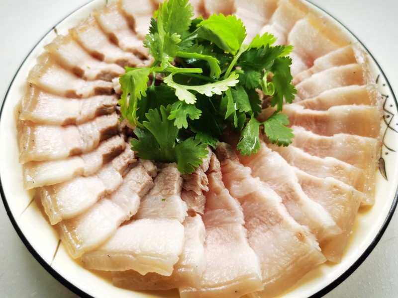 大厨分享白切五花肉超简单又好吃的做法百吃不厌