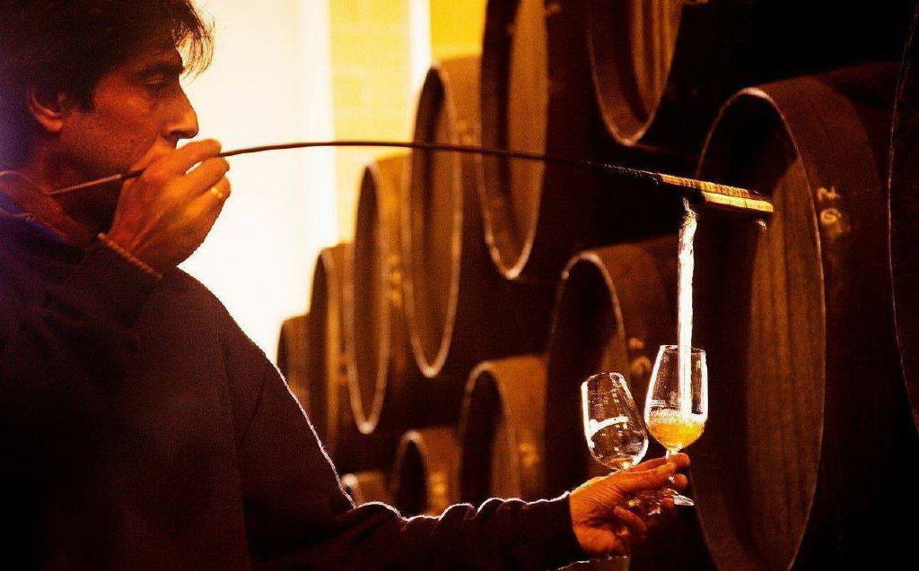 醚类物质和甘油产生了葡萄酒酒泪现象？酒泪是凝结在酒杯上的灵魂休闲区蓝鸢梦想 - Www.slyday.coM