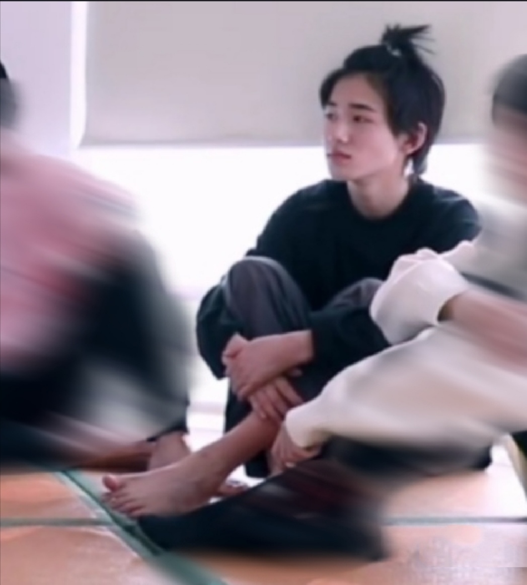 小宋老师开课啦!来跟宋亚轩学一学如何用脚趾,头发