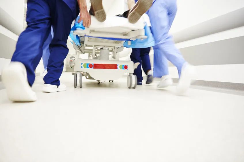 男子突发疾病身亡,注射头孢后又喝藿香正气水?华西药剂科药师:这些药也不能碰酒休闲区蓝鸢梦想 - Www.slyday.coM 男子突发疾病身亡,注射头孢后又喝藿香正气水?华西药剂科药师:这些药也不能碰酒休闲区蓝鸢梦想 - Www.slyday.coM