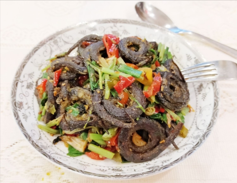 香辣干煸盘龙鳝吃过了才知道什么叫真香