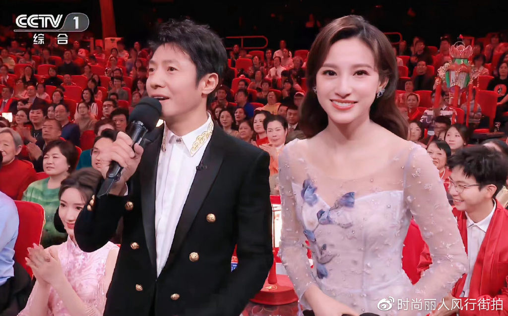 马凡舒接棒董卿成央视台柱子!穿国风礼服主持元宵晚会,美貌封神