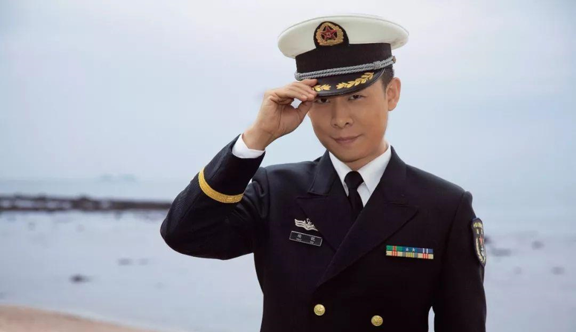 《红海行动》第二部怎么让杨锐回归?因为人家沾染了放射性物质