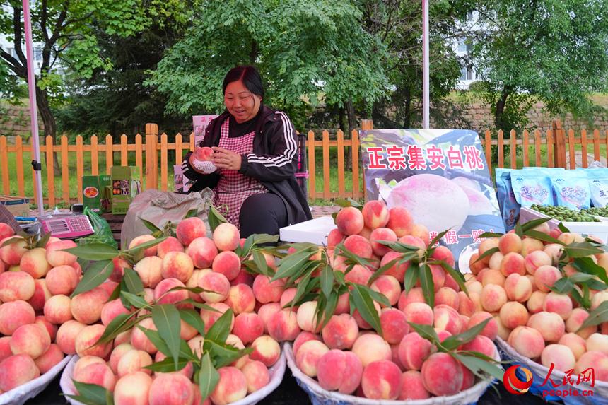 吉林集安：特色早市成旅游新地标|白桃|记者|特产_新浪新闻