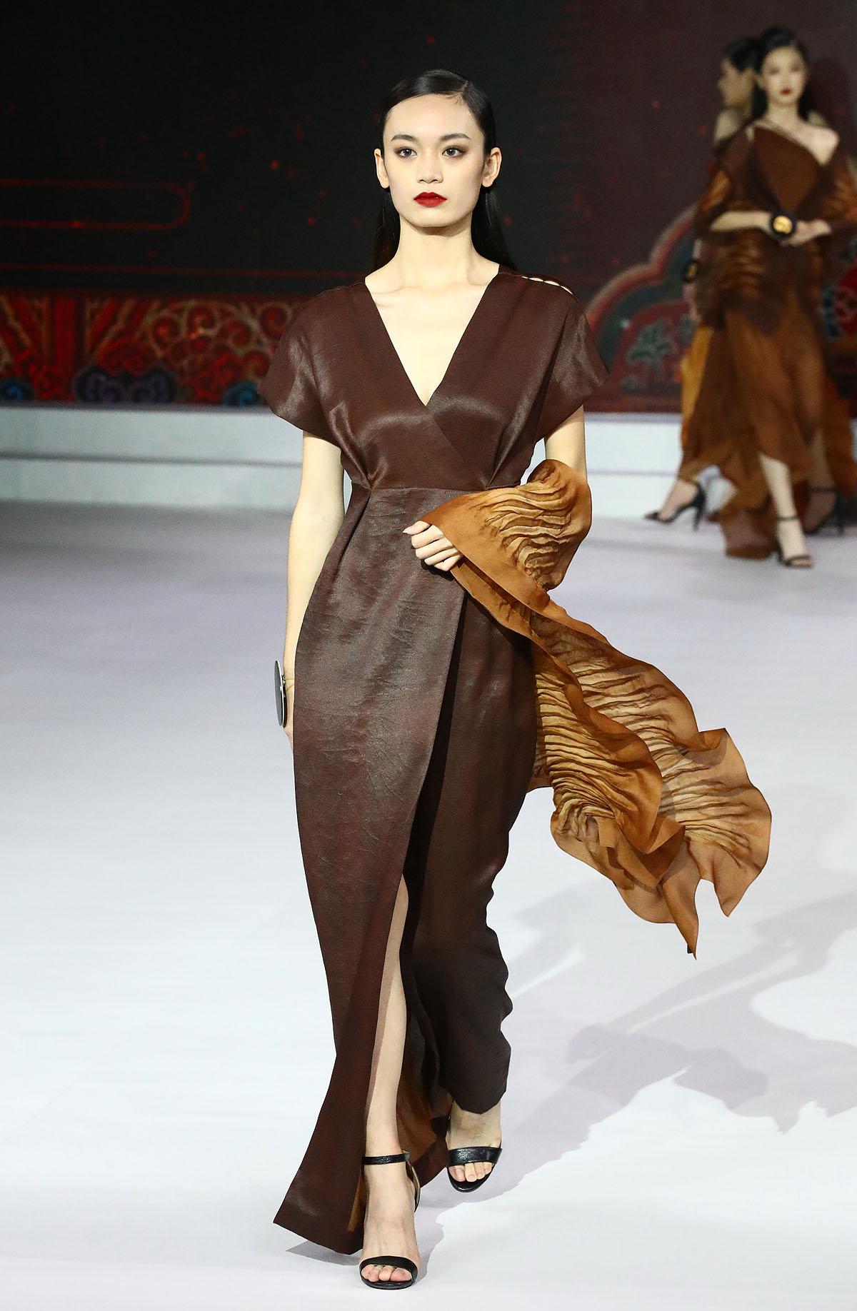 18岁女孩陈驰夺冠 2020第十五届中国超级模特大赛在京落幕