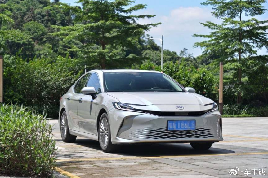 英仕派过招凯美瑞,从设计到性能,哪款车才是家用更优选?