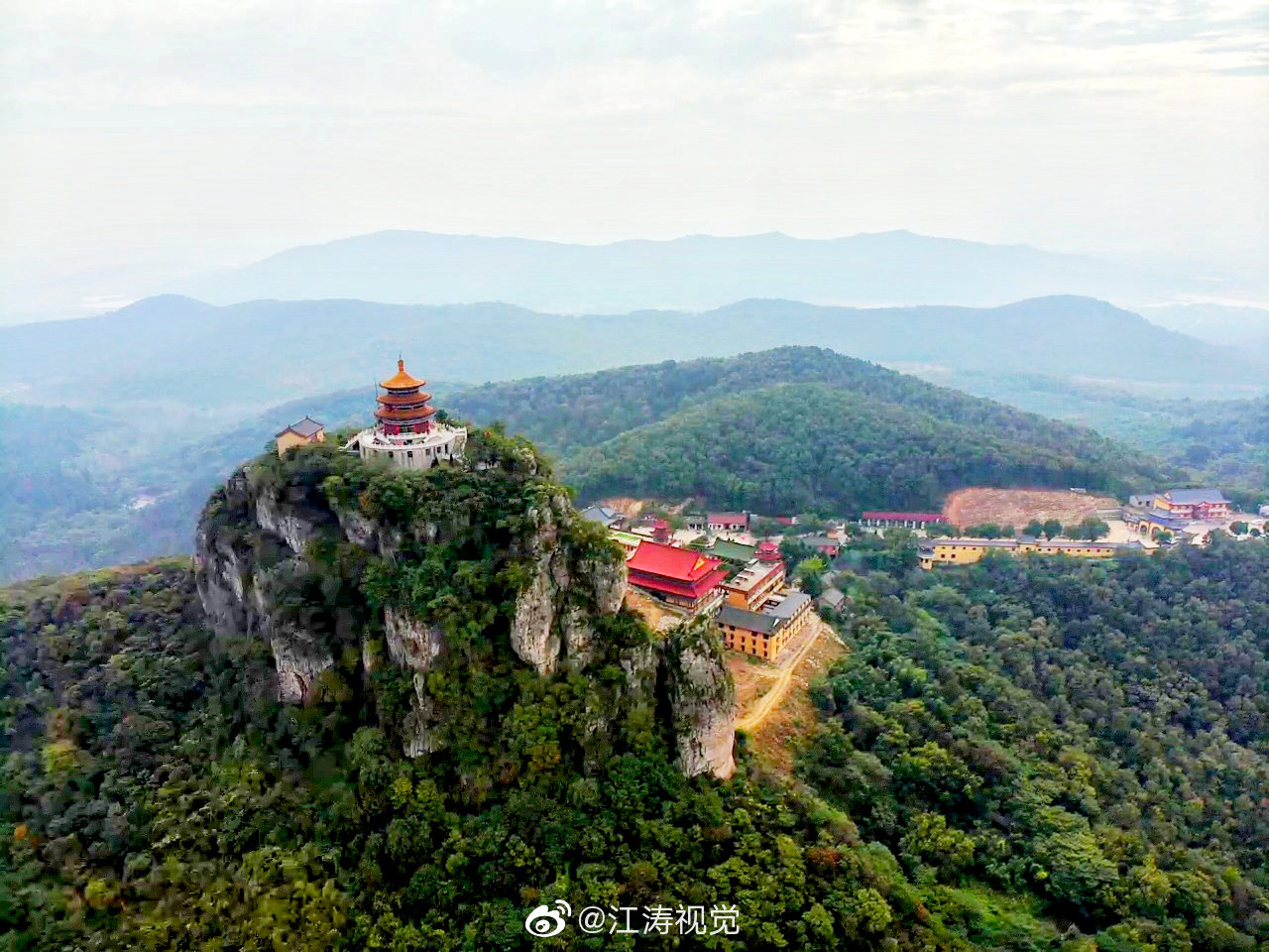 鸡笼山位于安徽马鞍山市和县境内是著名的佛教道教圣地