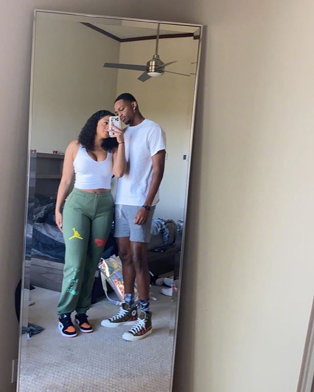 达龙-福克斯晒出求婚照,宣布自己求婚成功:"她选择了我