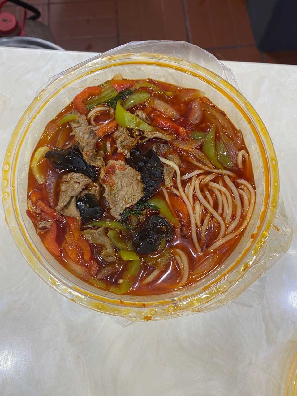 网友投稿:我在中东大市场附近兰州牛肉面买了一碗红烧牛肉面