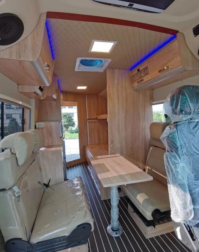 神车五菱宏光变房车阳光尚游大白鲨后置厨卫版