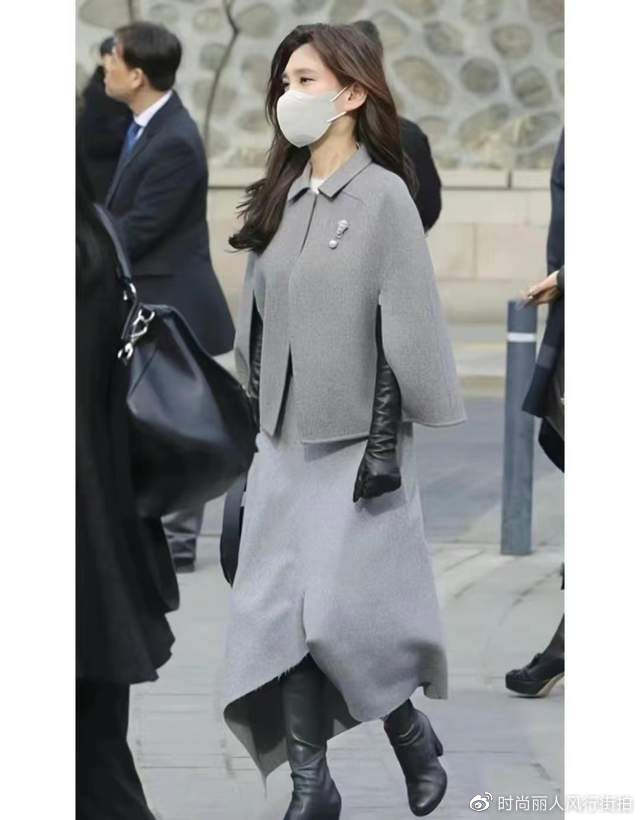 52岁三星长公主开会尽显霸总气场!穿西装造型封神,美成韩国名片__财经头条