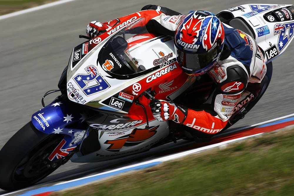 时势造英雄回顾20年前称霸motogp的本田5缸神车rc211v