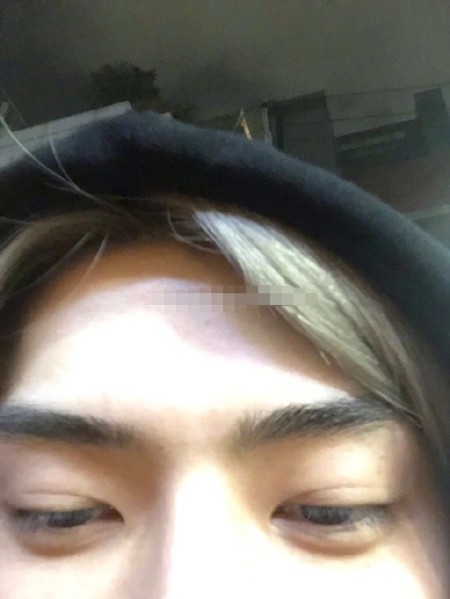吴世勋进粉丝群被质疑街边自拍证明结果还是被踢好惨一男的