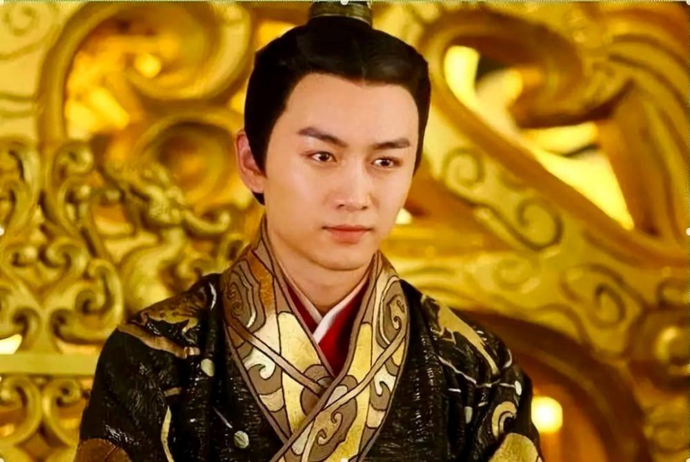 汉朝人穿长袍为何走路不摔跟斗马王堆出土一双鞋为我们揭秘