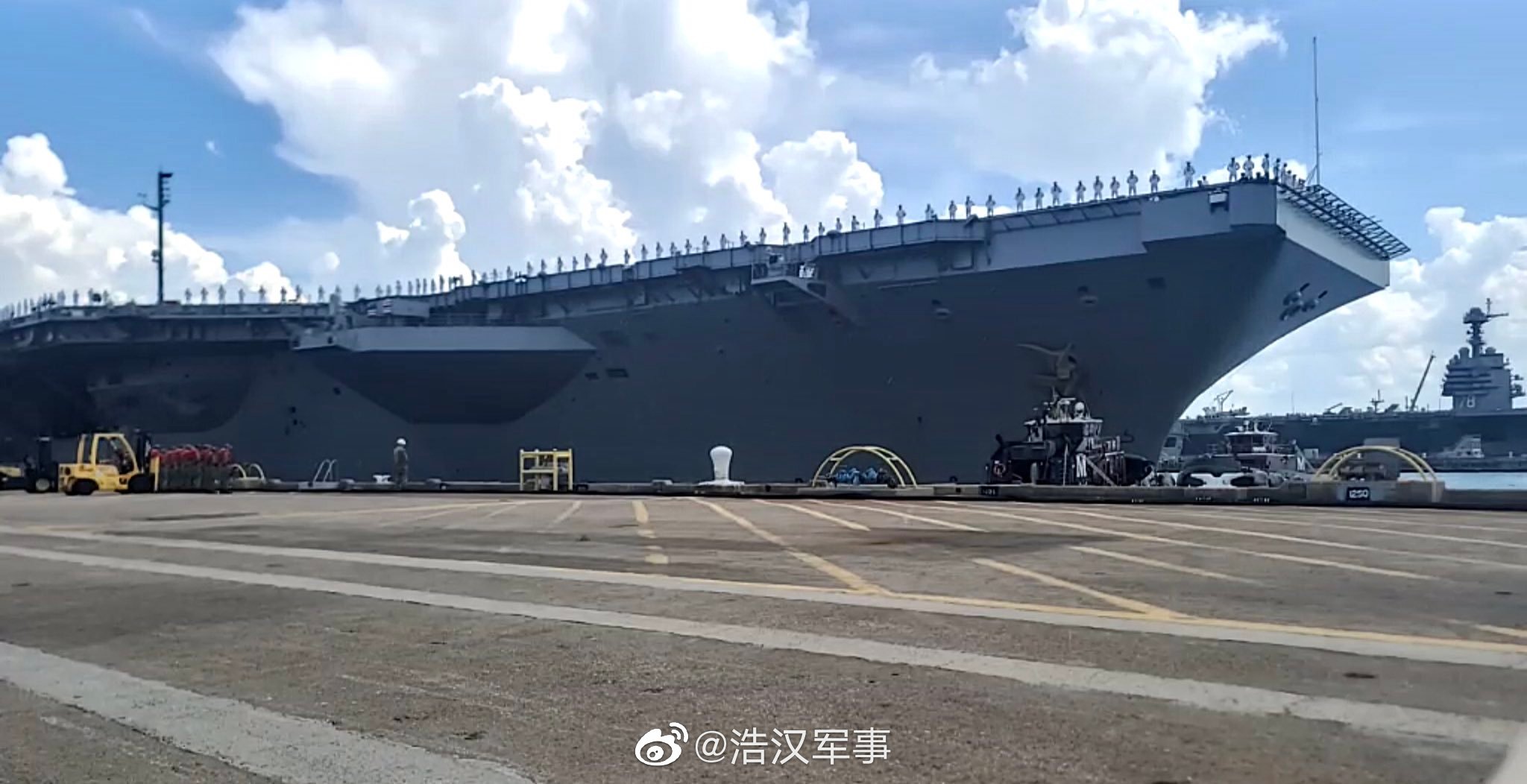 2022年8月10日，美国海军“尼米兹”级航空母舰乔治·H.W……