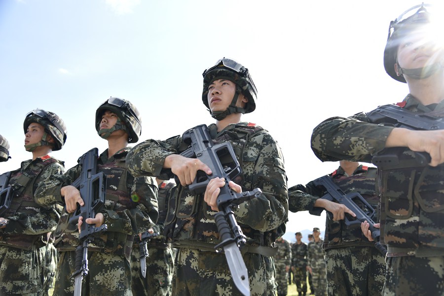 组图:一把钢枪,一份担当!看这场热血军旅的"成人礼"