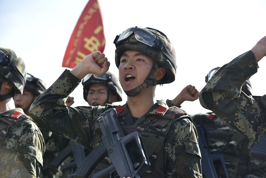 组图:一把钢枪,一份担当!看这场热血军旅的"成人礼"