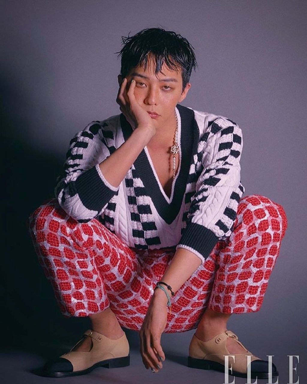 权志龙和jennie的采访视频,小编获悉,两人都是时尚品牌香奈儿的代言人