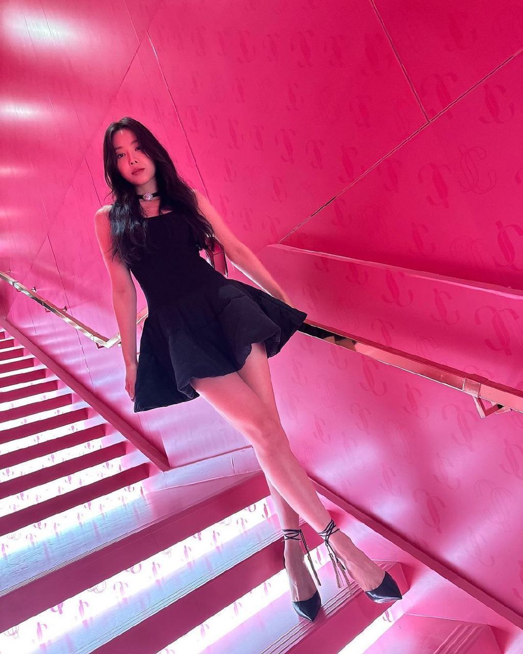 小编获悉,10月28日,有韩国媒体以标题:"孙娜恩,黑