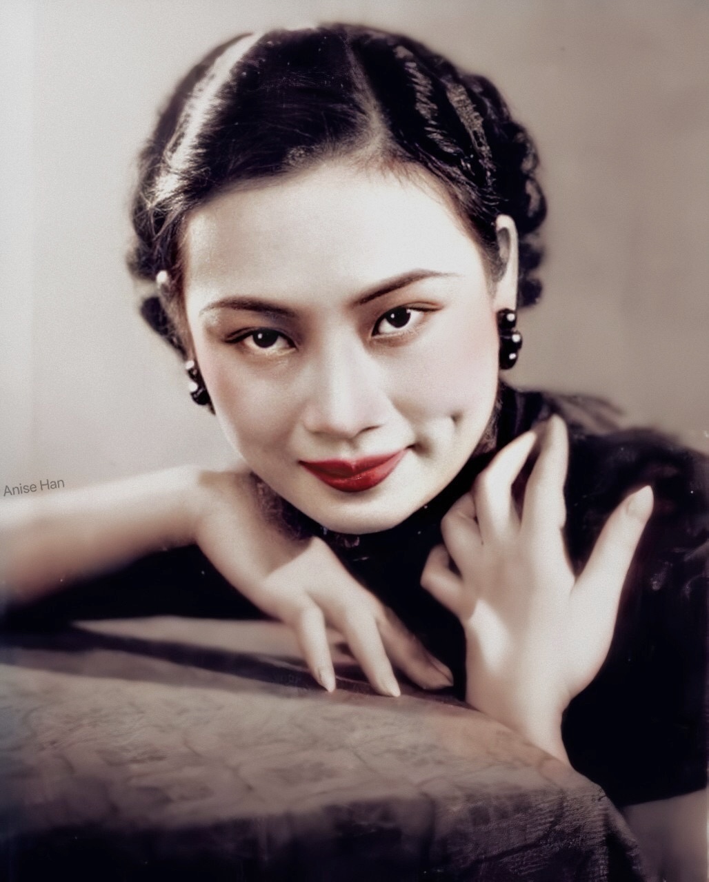 增清修复 民国第一美人 著名演员胡蝶 旧照两张 她的五官很饱满厚重