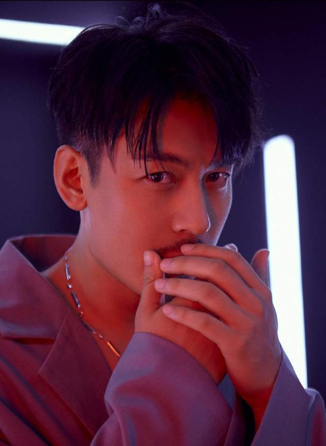 曝演员王东家暴老婆，床上动手狠掐脖子，女方头部重创后短暂失忆休闲区蓝鸢梦想 - Www.slyday.coM