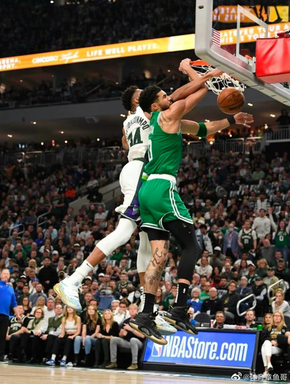 塔图姆字母哥同日爆发 数据背后的巨星较量令人惊叹不已